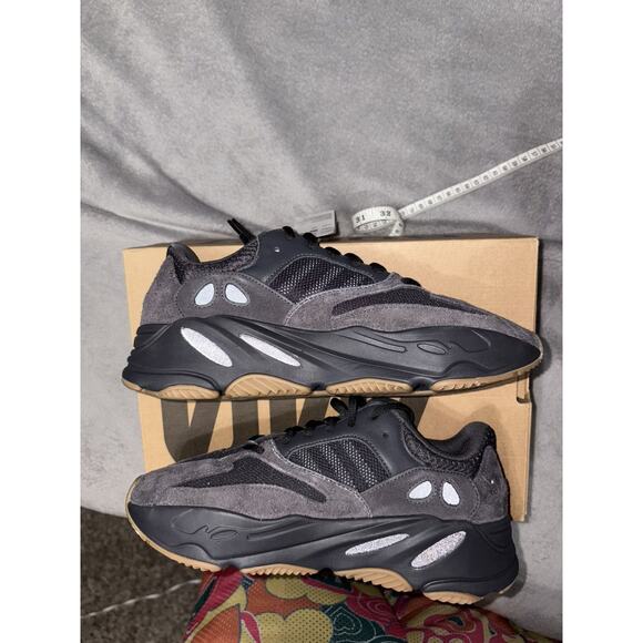 Yeezy Boost 700 \'Utility Black\' 2023 main image 7